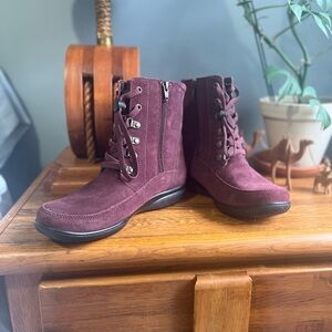 Clarks Women's Burgundy Lace Up Boots